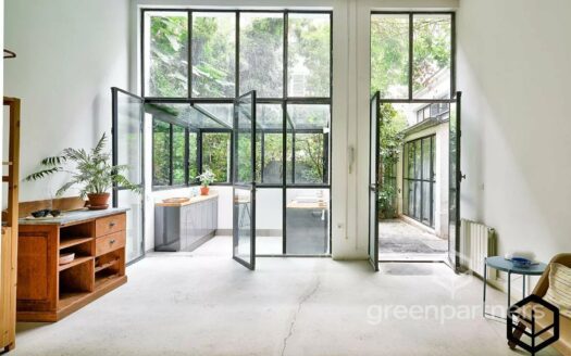 Magnifique loft, au calme de 67,94m2 au sol avec 2 chambres et véranda sur cour arborée