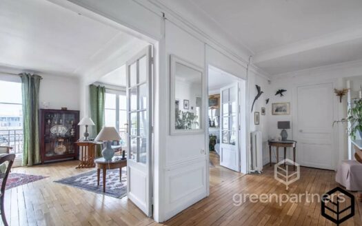 Appartement 5 pièces 135,5 m² VAUVENARGUES / CHAMPIONNET PARIS 18e