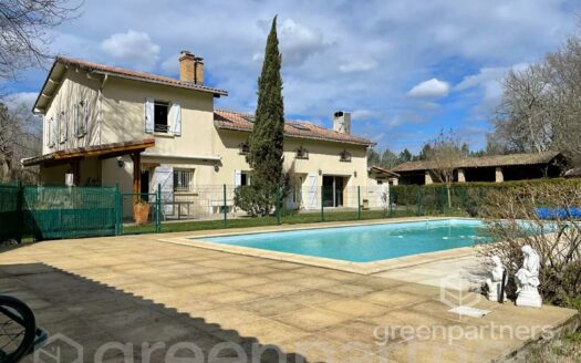 Belin-Béliet – Maison avec piscine – 217 m2 habitables