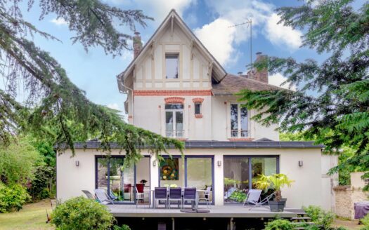 Saint Maur Des Fossés (le Parc / Les Tilleuls) –  7 pièces (4/5 chambres), 245 m2 sur terrain piscinable de 1167 m2