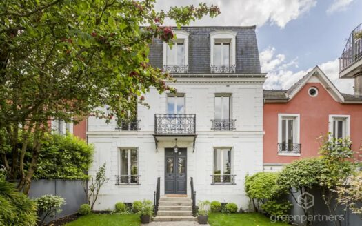 RARE DEMEURE FAMILIALE DANS LE QUARTIER DES ÉCRIVAINS