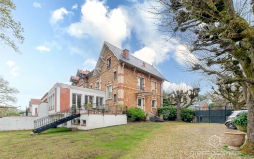 Maison 9 P 300 m² avec jardin et Garage double – PARC RÉSERVE PÉREIRE – SAINT-GERMAIN-EN-LAYE